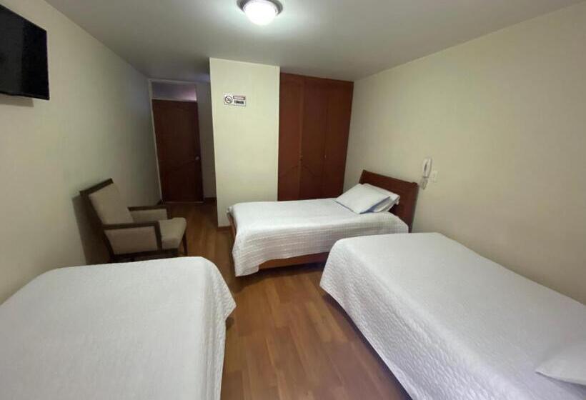 컴포트 트리플 룸, Castillo Real