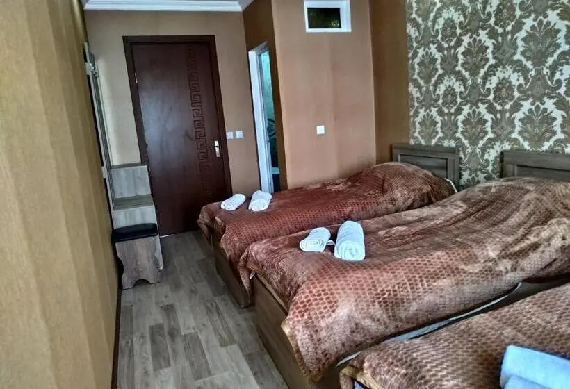 اتاق استاندارد سه تخته با بالکن, My House In Akhaltsikhe
