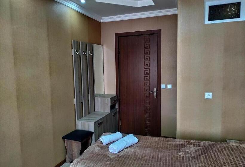 اتاق استاندارد سه تخته با بالکن, My House In Akhaltsikhe