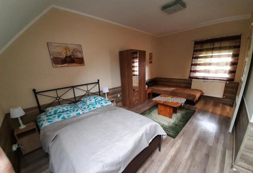 带1个卧室的带阳台的公寓, Fónagy Apartmanok