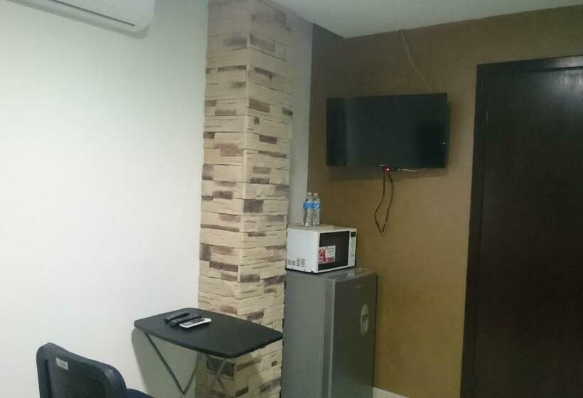 סטודיו אקזקיוטיב, Premier Hotel Suites