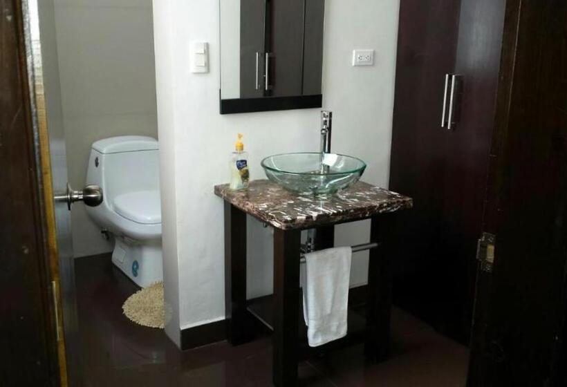 סטודיו סופריור, Premier Hotel Suites