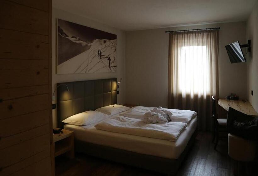 经济房, Family Hotel Gran Baita