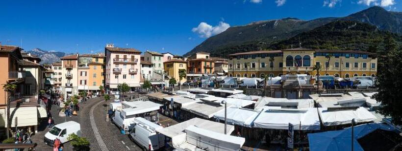 이코노미 룸, Alpino