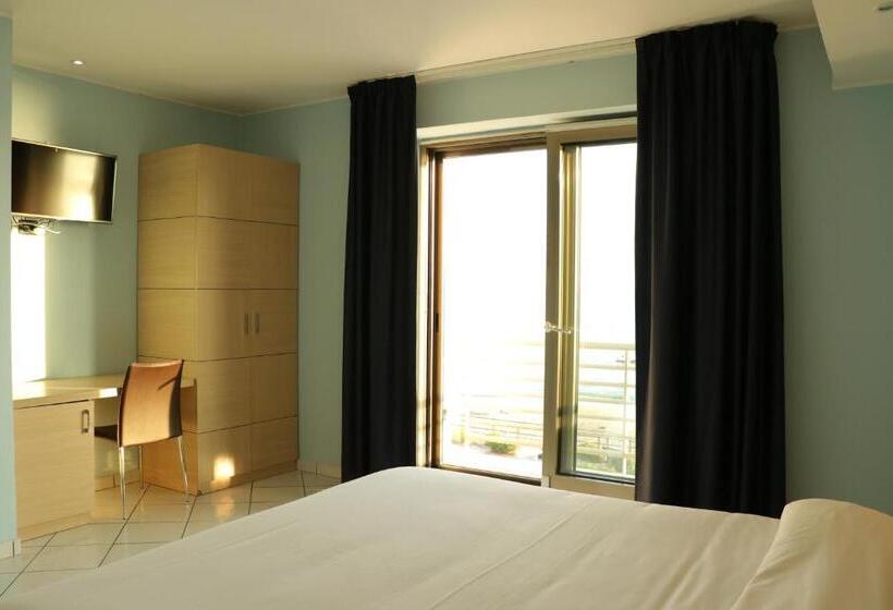 Quarto Superior Vista Mar, Ancora