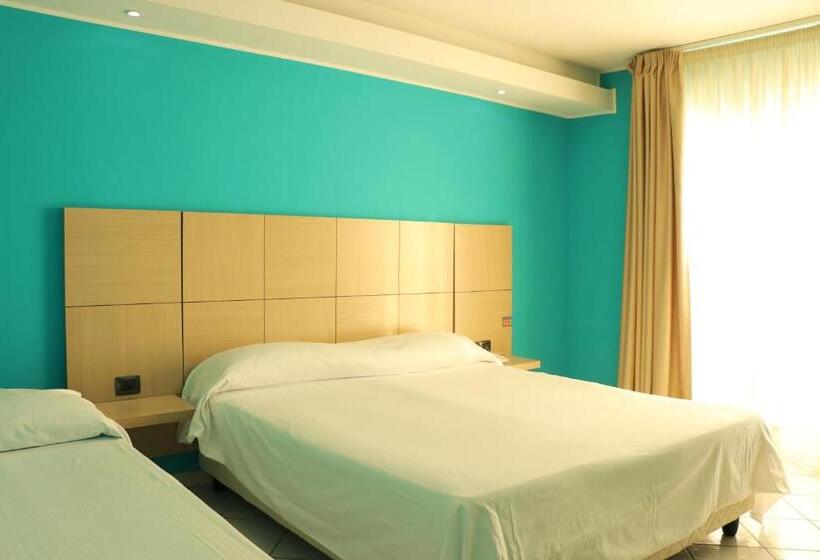 带海景的高档三人间, Ancora