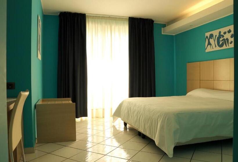 带海景的高档三人间, Ancora