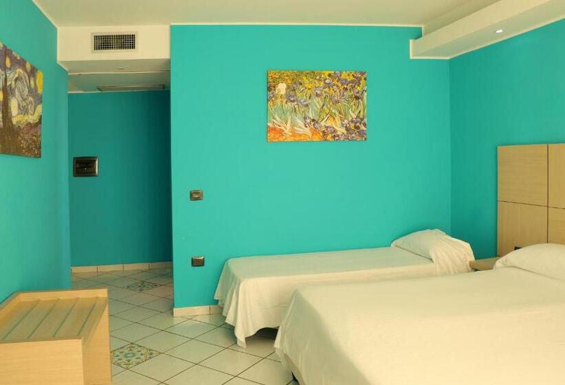 带海景的高档三人间, Ancora