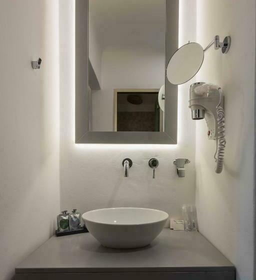 غرفة عائلية, Argo