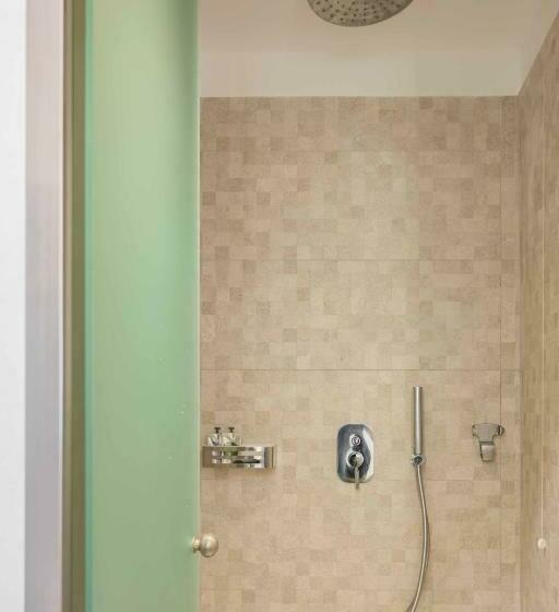 غرفة عائلية, Argo