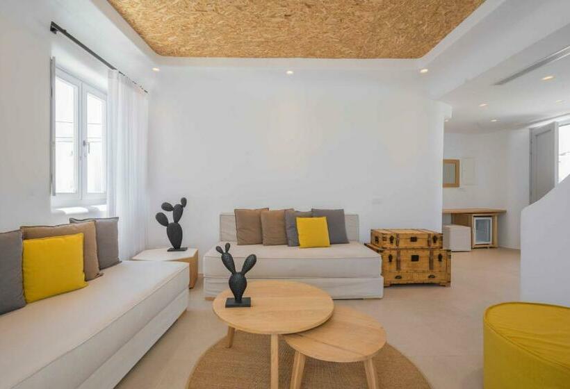 غرفة سوبيريور مزود بجاكوزى, Argo