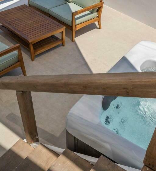 غرفة سوبيريور مزود بجاكوزى, Argo