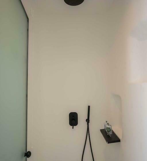 غرفة بريميوم, Argo