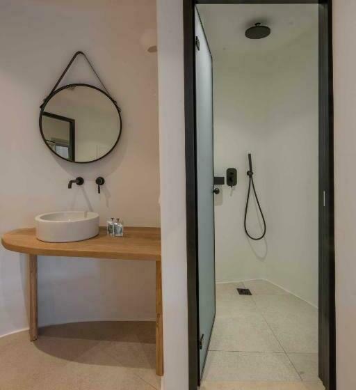 غرفة بريميوم عائلية, Argo