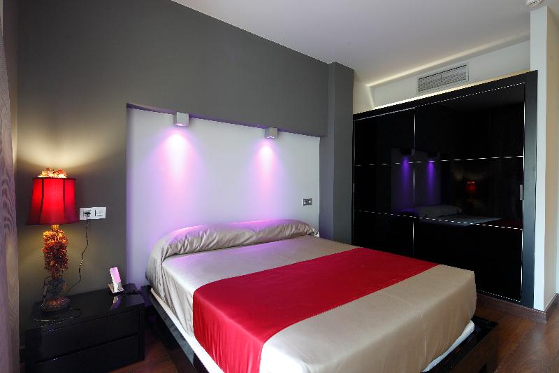 주니어 스위트, Silken Axis Vigo