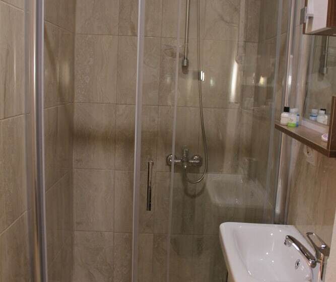 Deluxe Room, Aygunes