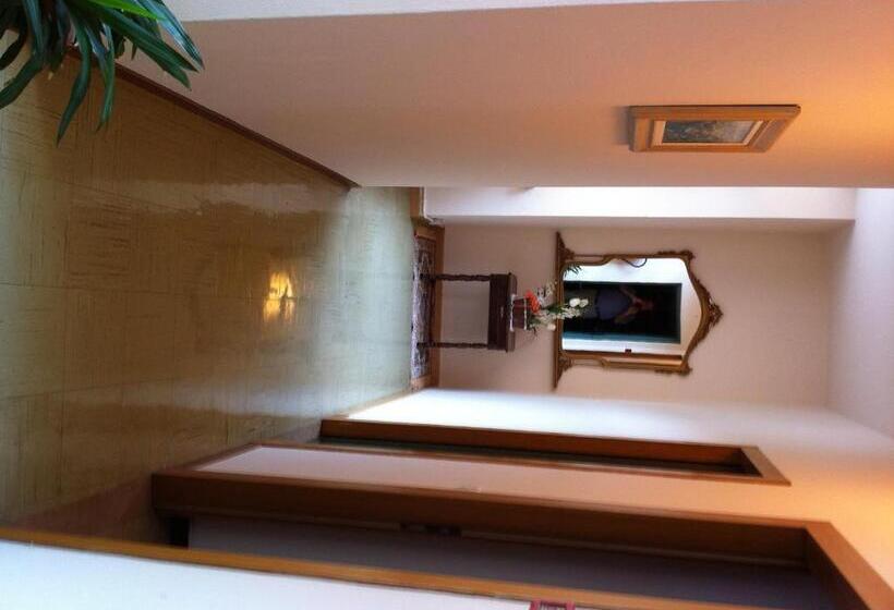 חדר משפחתי, Europa