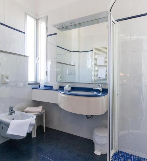 اتاق استاندارد سه تخته با بالکن, Gabbiano