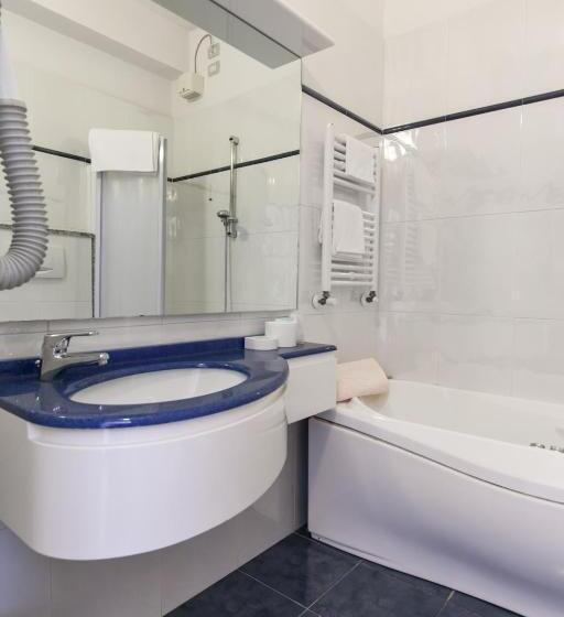 اتاق استاندارد چهارنفره با بالکن, Gabbiano