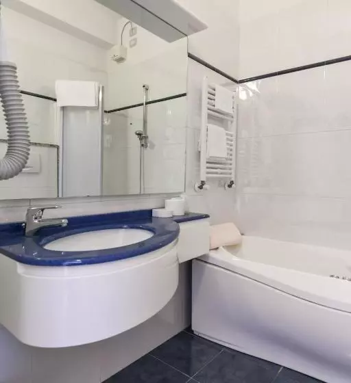 Standard Neljän Hengen Huone Parveke, Gabbiano
