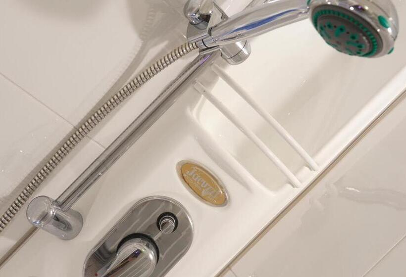 اتاق استاندارد چهارنفره با بالکن, Gabbiano