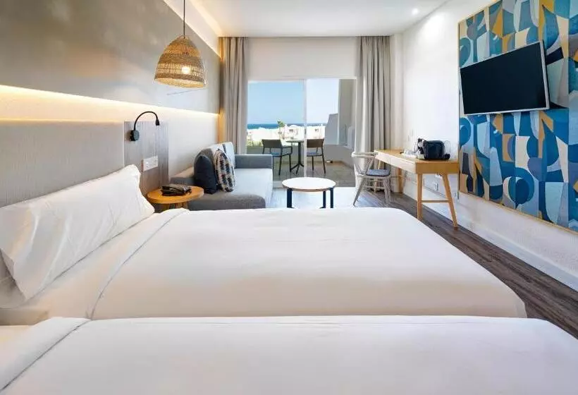 سوییت جونیور با چشم‌انداز دریا, Bluesea Golden Beach