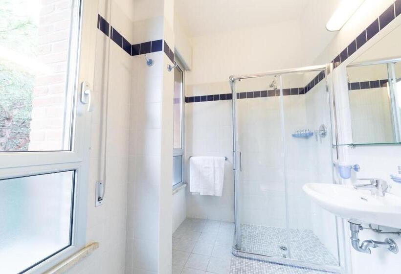 חדר בסיסי לשלושה, Meridiana Family & Nature