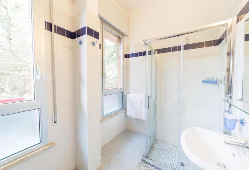 חדר בסיסי לשלושה, Meridiana Family & Nature