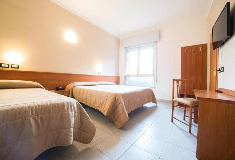 חדר בסיסי לשלושה, Meridiana Family & Nature