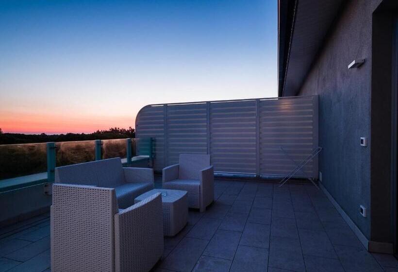 סוויטת ג'וניור נוף לים, Meridiana Family & Nature