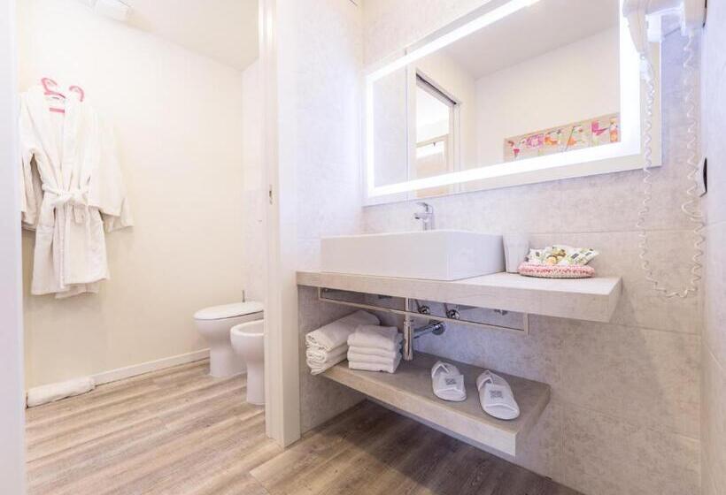 סוויטת ג'וניור עם טרסה, Meridiana Family & Nature