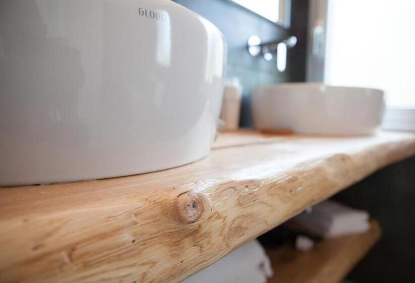 סוויטה עם ג'קוזי, Meridiana Family & Nature