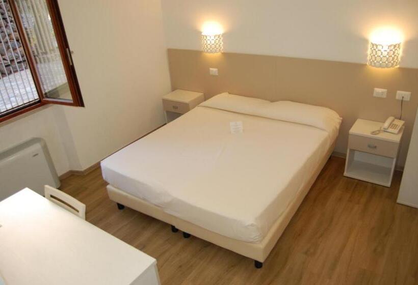 חדר קלאסי, Nettuno