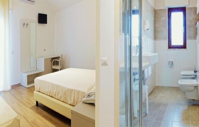 חדר סטנדרט לארבעה, Nettuno