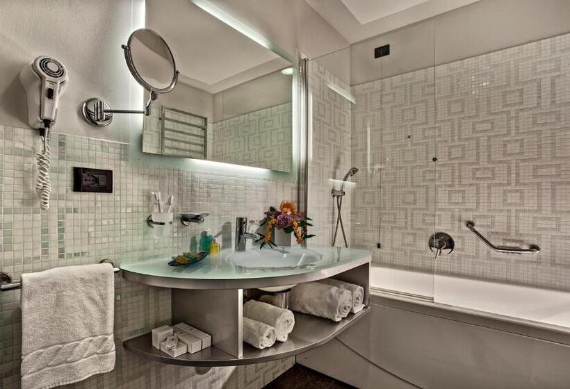 디럭스 트리플 룸, Park Hotel Junior