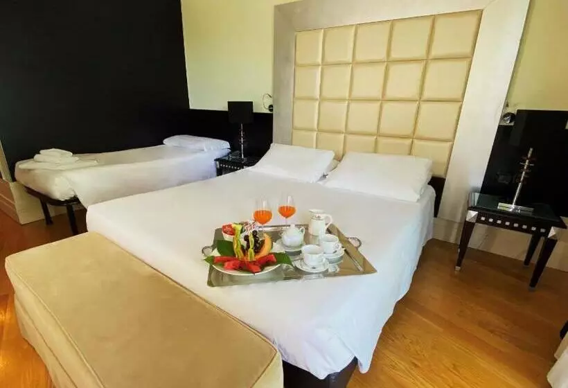 اتاق لوکس سه تخته, Park Hotel Junior