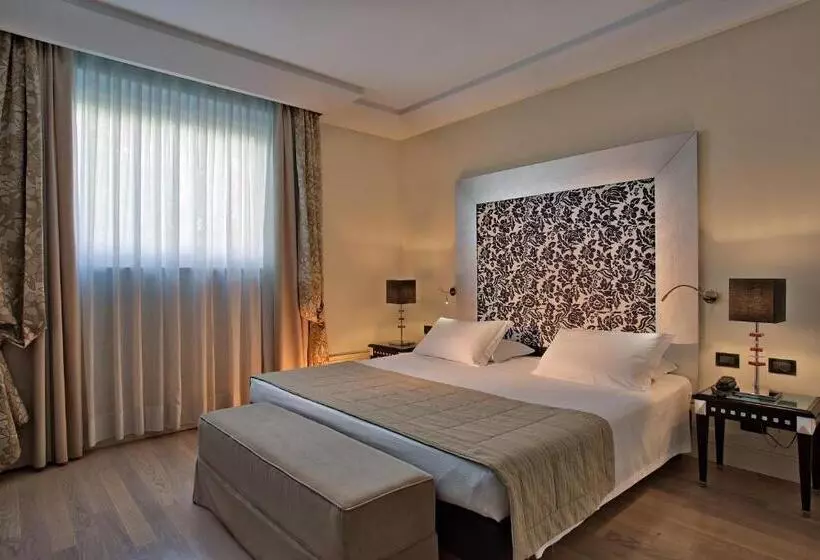 اتاق لوکس با تخت بزرگ, Park Hotel Junior
