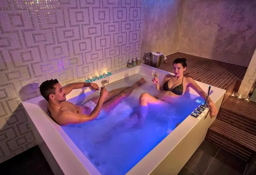 سوییت جونیور, Park Hotel Junior