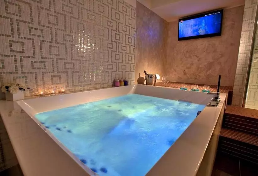 سوییت جونیور, Park Hotel Junior