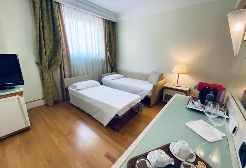 سوییت جونیور, Park Hotel Junior