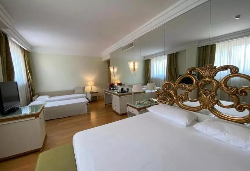 سوییت جونیور, Park Hotel Junior