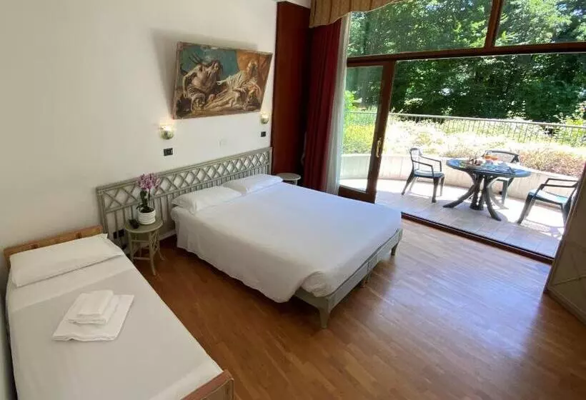 اتاق استاندارد سه نفره, Park Hotel Junior
