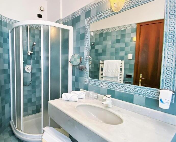 스탠다드 트리플 룸, Park Hotel Junior