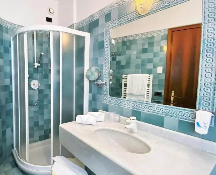 اتاق استاندارد سه نفره, Park Hotel Junior