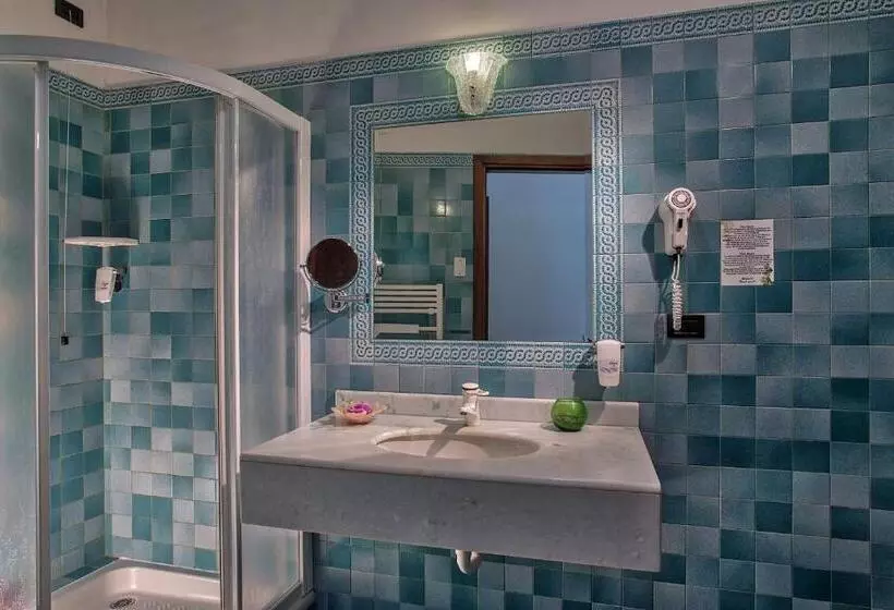اتاق استاندارد سه نفره, Park Hotel Junior
