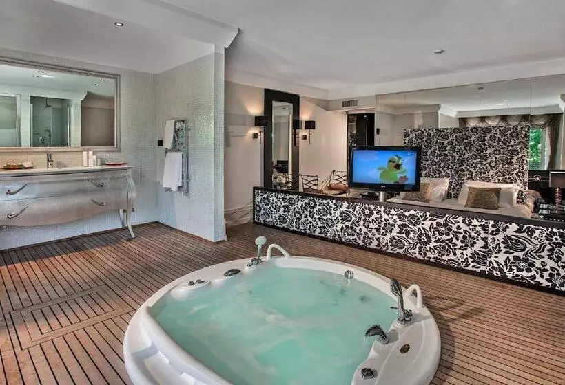 سوئیت جونیور با تراس, Park Hotel Junior