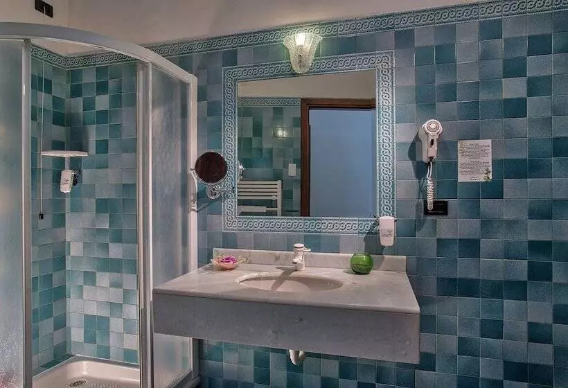 اتاق استاندارد سه نفره, Park Hotel Junior