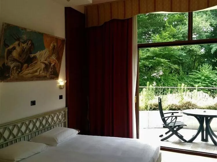 اتاق استاندارد سه نفره, Park Hotel Junior