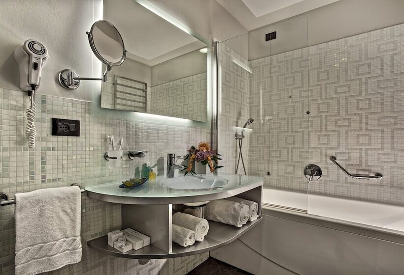 Трехместный Номер Deluxe, Park Hotel Junior