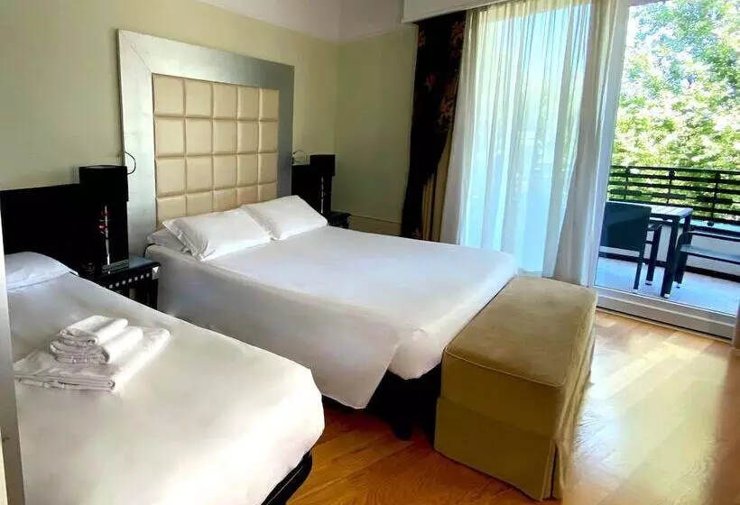 اتاق لوکس سه تخته, Park Hotel Junior